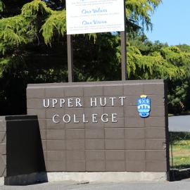 Upper Hutt College buildings 2015  2; Moonshine Rd entrance