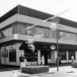 Main Street; Lion Court entrance and Provincial Hotel.