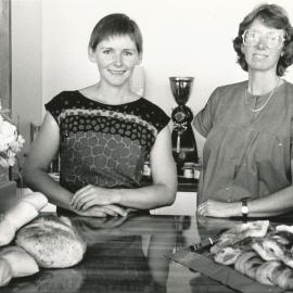 Silverstream Village Mall opens; 'Peckish Pelican' Deli; Janet Lymburn and Fran Cole.