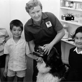 Maidstone Veterinary Clinic; vet Susan Cooke with Maoribank School children.