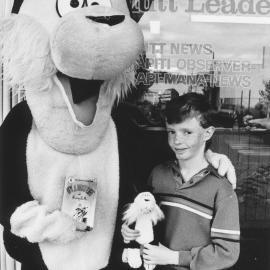 Shaun d'Ath gets prizes from the nameless 'Footrot Flats' dog.