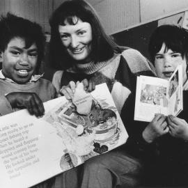 Trentham School; gift of nine books from Upper Hutt Parents Centre; Kiley Tangohau, Centre president Yvonne Birdling, Isaac Timmins.