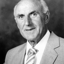 Tom Croft,  Central Institute of Technology chairman since 1986, retires.