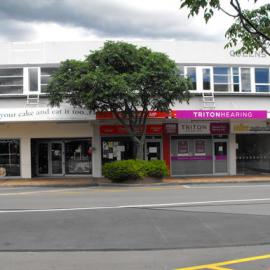Main Street, south side; No. 210-220; Queen's Chambers, eastern end
