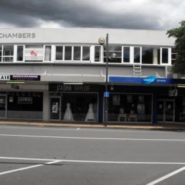 Main Street, south side; No. 204-210; Queen's Chambers, western end