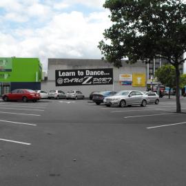 Geange Street, left side; No.  6; Tommy's Real Estate and 7 Geange Street, from the east.
