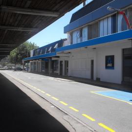 Main Street, north side; No. 132*; Lion Court, east side