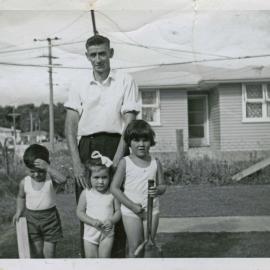 Ray Henderson with Colin, Janice and Carolyn, June 1965