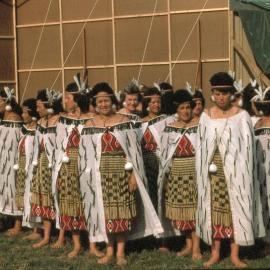 Māwai Hakona women perform, Auckland