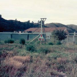 Ōrongomai Marae 1975; getting the framework set up.