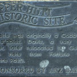 Historic site plaque, Main Street; Davis store/Cobb & Co. stables.
