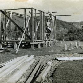 Revelle Jackson; 5 Paton Street, Mangaroa house  8; frames go up. Summer 1952