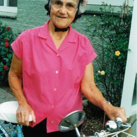 Viti Olds, 76, cycles to Petone