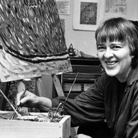 Sarah Tun Pascoe wins one of three $2000 Caltex awards for 1988.