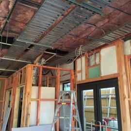 Upper Hutt railway station 2015  8; waiting room