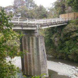 Akatarawa bridge 2 3; partial collapse; 2015
