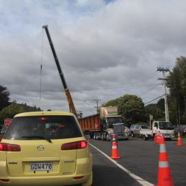 Akatarawa bridge 3 construction  5; beams arriving