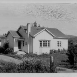 House, unidentified; apparently about to move to Montgomery Crescent