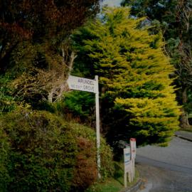Redvers subdivision, eastern end of Chatsworth Road; street sign for Arundel Grove
