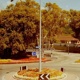Gardens, Fergusson Drive; Blenheim Streeet roundabout
