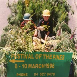 Festival of the Pines float, 1995