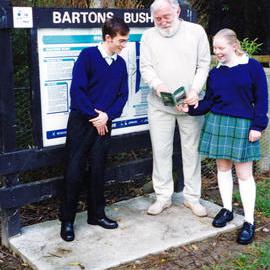 David Bellamy chats with Upper Hutt College pupils outside Barton's Bush