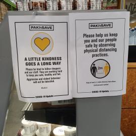 Covid-19 signs, Pak'nSave
