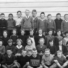 Trentham School, 1937, Standard 1 and Primer 4. [P1-1084-3453]
