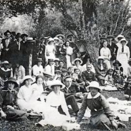 Upper Hutt School, picnic; c.1900