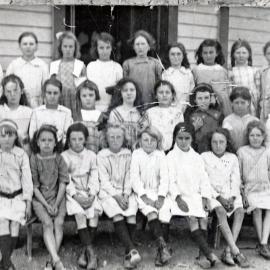 Upper Hutt School, Standard 2 girls; 1919