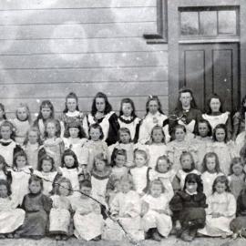 Upper Hutt School, girls at Billows and Smith; 1893