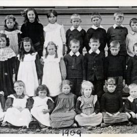 Upper Hutt School, unidentified class; 1909