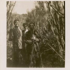 Unidentified people from the Trentham Immigration Hostel; 1952