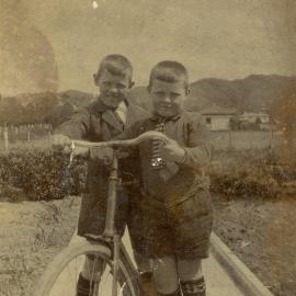 Campbell Family Photograph; Harman and Thompson Campbell; ca 1920s