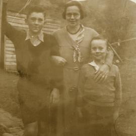 Campbell Family Photograph; Mac, Tot and Pete Campbell; ca 1920s