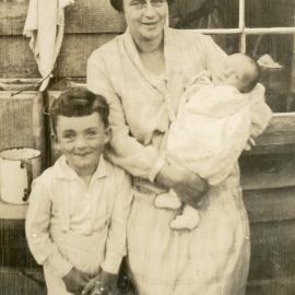 Campbell Family Photograph; Mac, Tot and Pete Campbell; ca 1920s