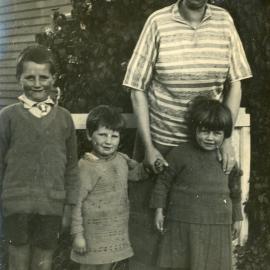 Campbell Family Photograph; Aunty Dot and Family; ca 1920s