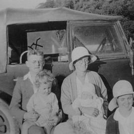 Benge Family; Len, Myrtle, Steve and Vin (baby); 1933