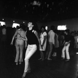 Bitter End, La De Da's