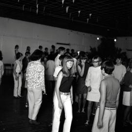 Bitter End, La De Da's