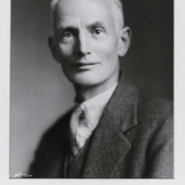 Mayor, 1927-1931, 1938-1939; Peter Robertson J. P.; with biographical details. [P1 - 20 - 135]