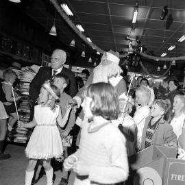 Hazelwoods Father Christmas 1966; arrival  8. [P1-4489-6879]