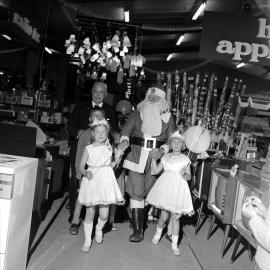 Hazelwoods Father Christmas 1966; arrival  9. [P1-4490-6880]