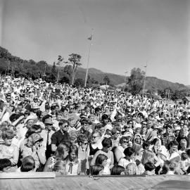 A & P show; Tom Croft Motors beauty pageant; audience.