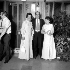 RSA ball 1972; arrivals. [P1-6878-9268]