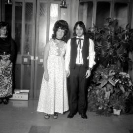 RSA ball 1972; arrivals. [P1-6880-9270]