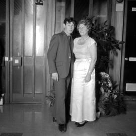 RSA ball 1972; arrivals. [P1-6881-9271]