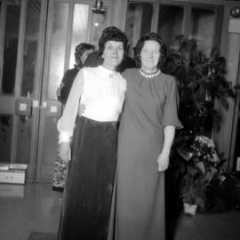 RSA ball 1972; arrivals. [P1-6886-9276]