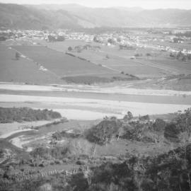 Upper Hutt from Cannon Point walkway, looking south-west , with Golders Road at right.