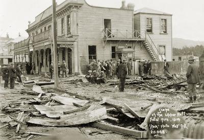 Benge &amp; Pratt store fire.